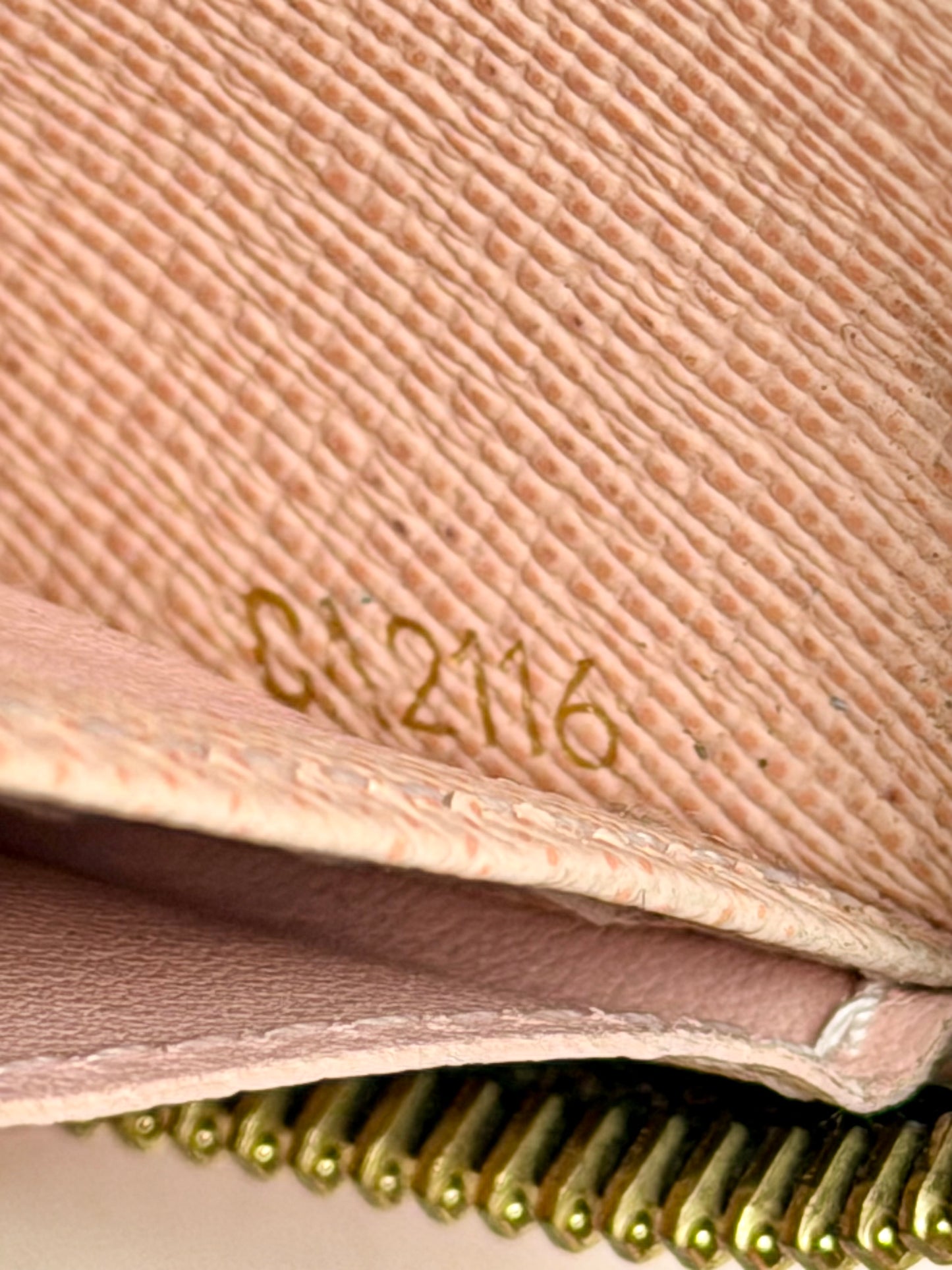 Zippy Wallet in Monogram/Rose