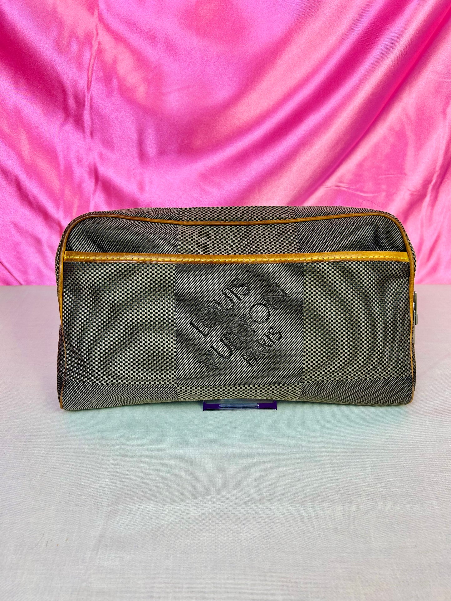Louis Vuitton Damier Géant Bumbag