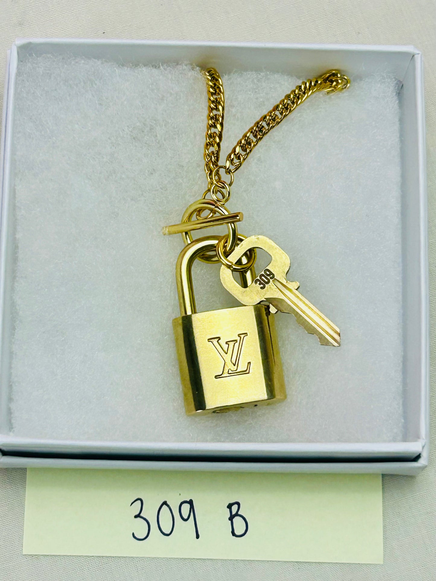 Lock and Key Necklace Set (20)