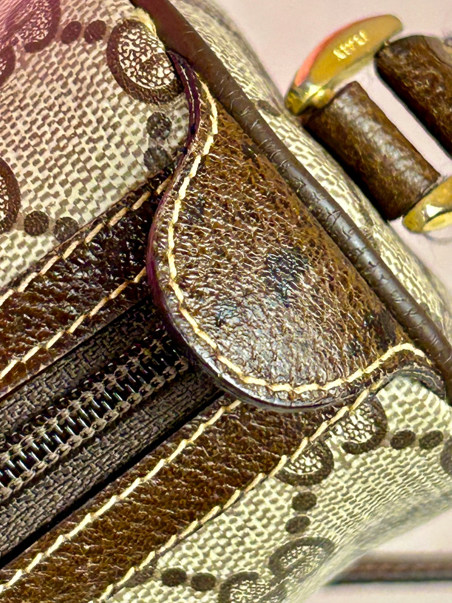 Oval Sherry Line Crossbody