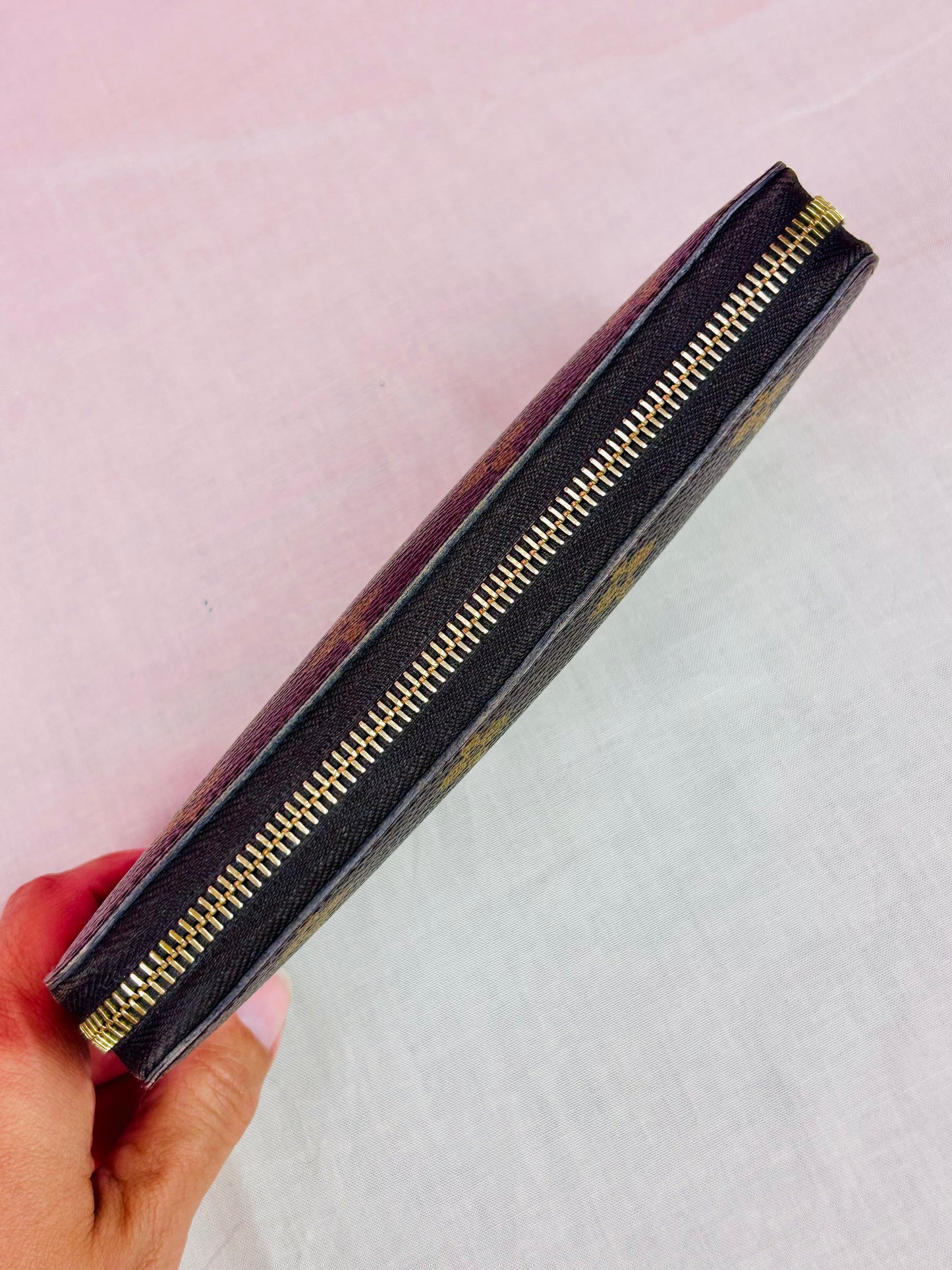 Louis Vuitton Monogram Zippy Wallet