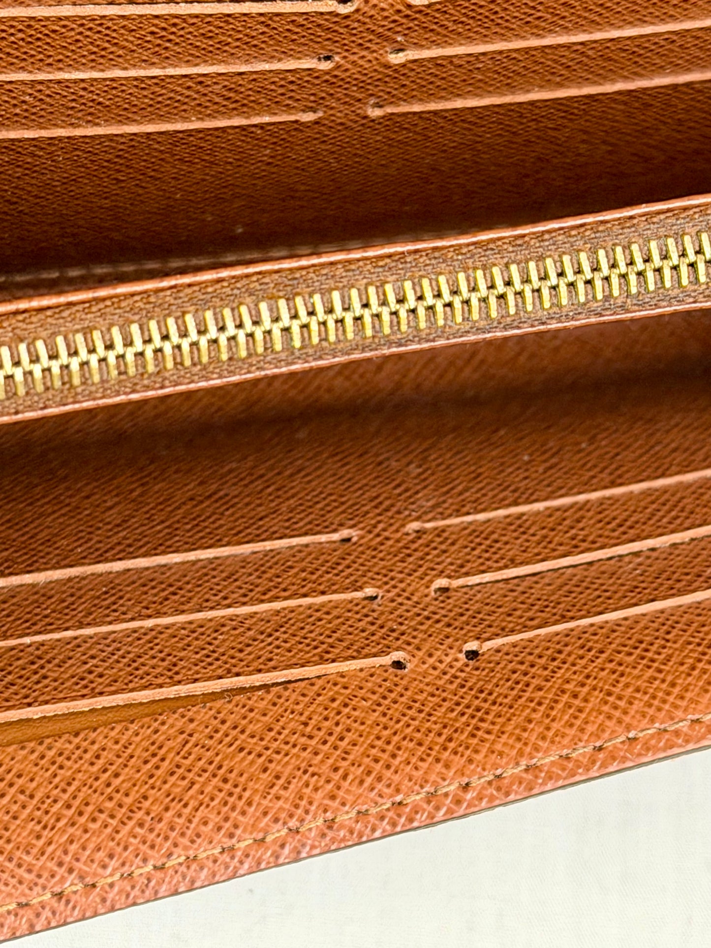 Sarah Wallet in Mono/Brown