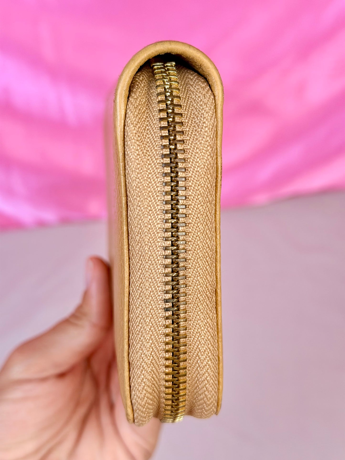 Gucci Beige Compact Zippy