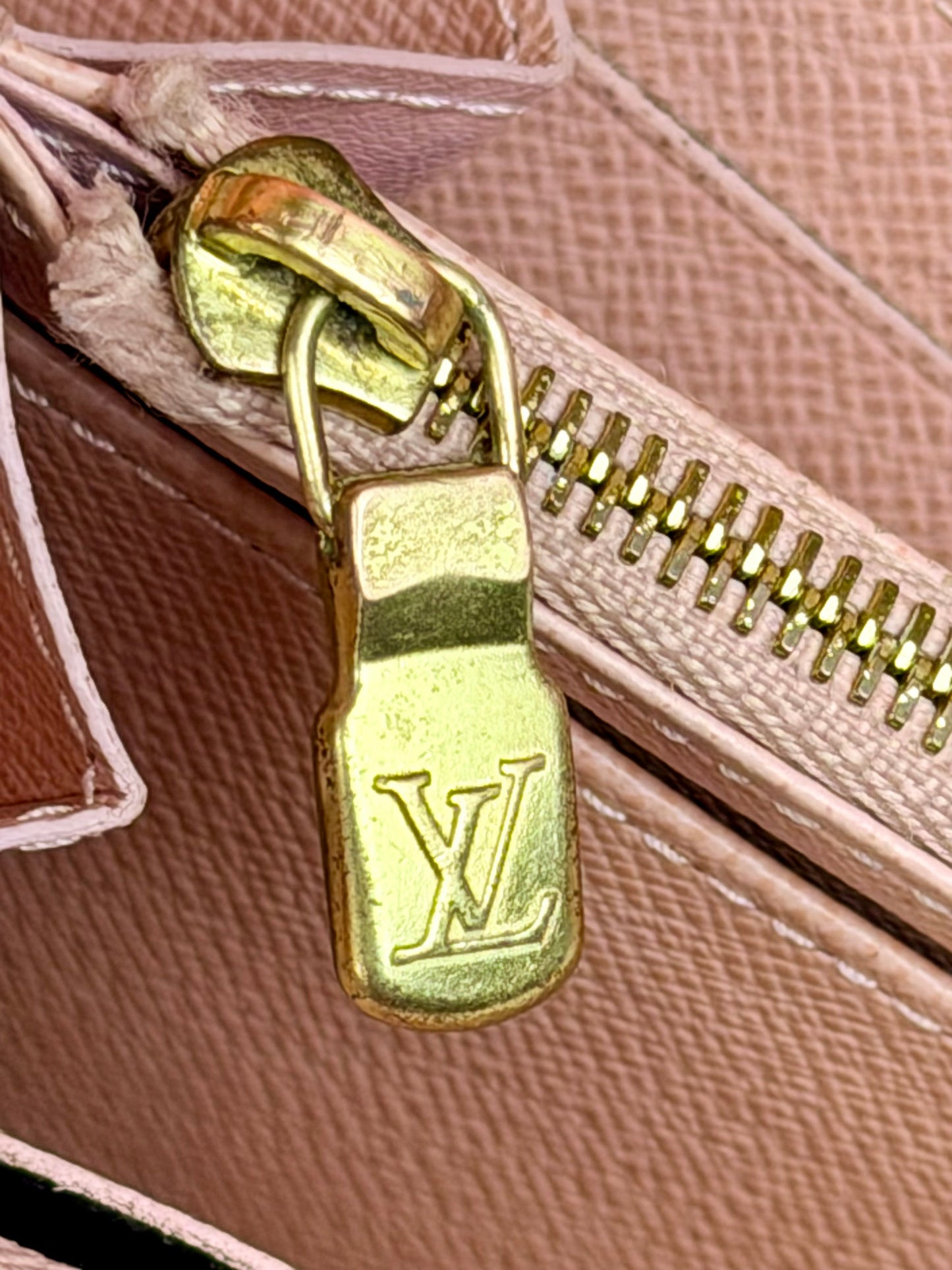 Louis Vuitton Sarah Wallet in Mono/Rose