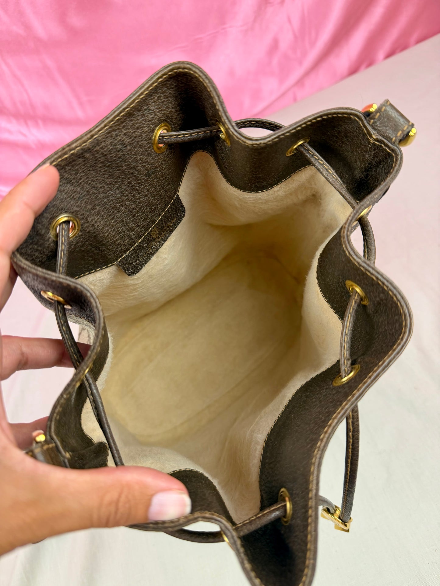 Sherry Line Bucket
