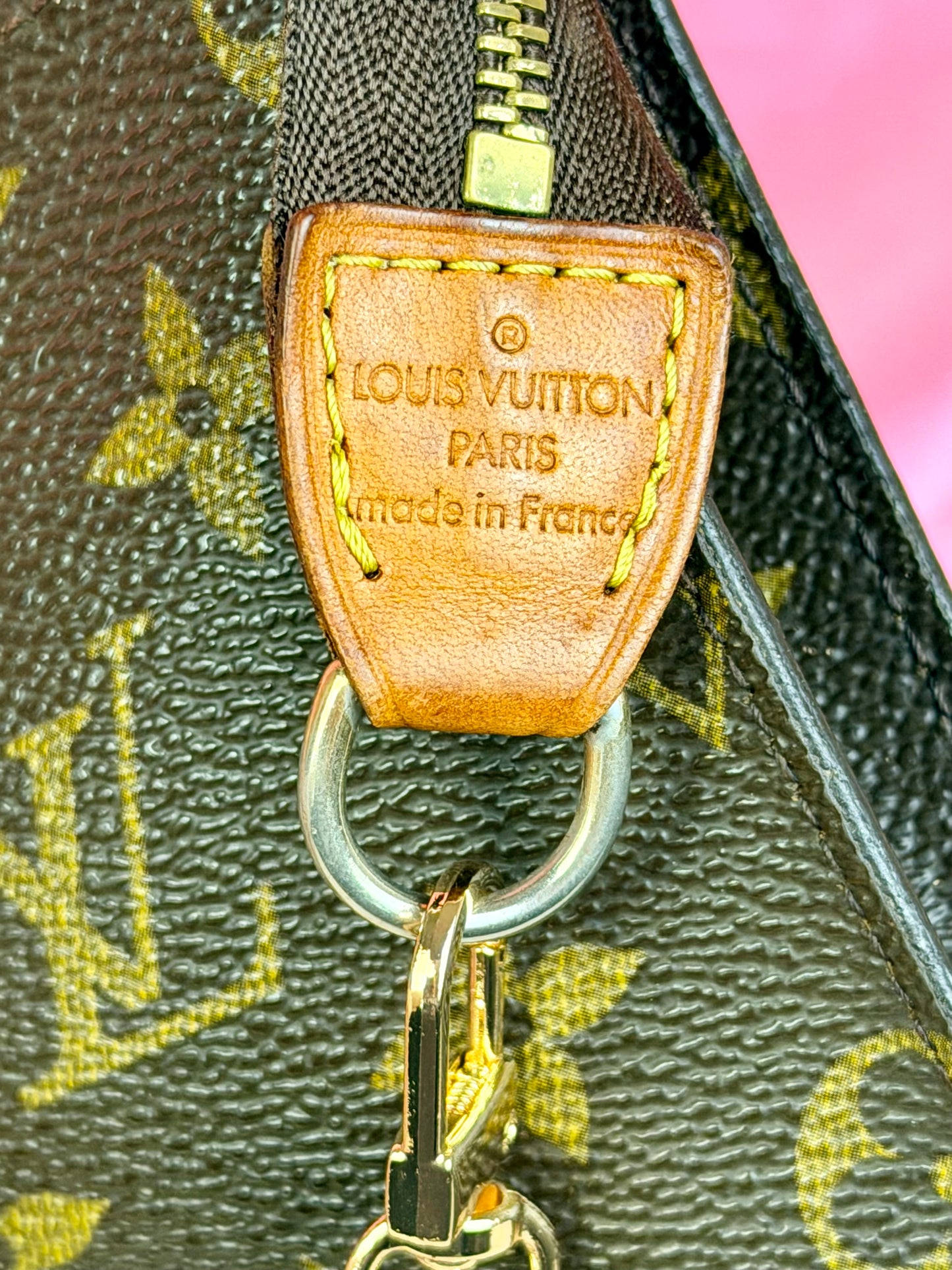 Bucket Pouch PM on Chain