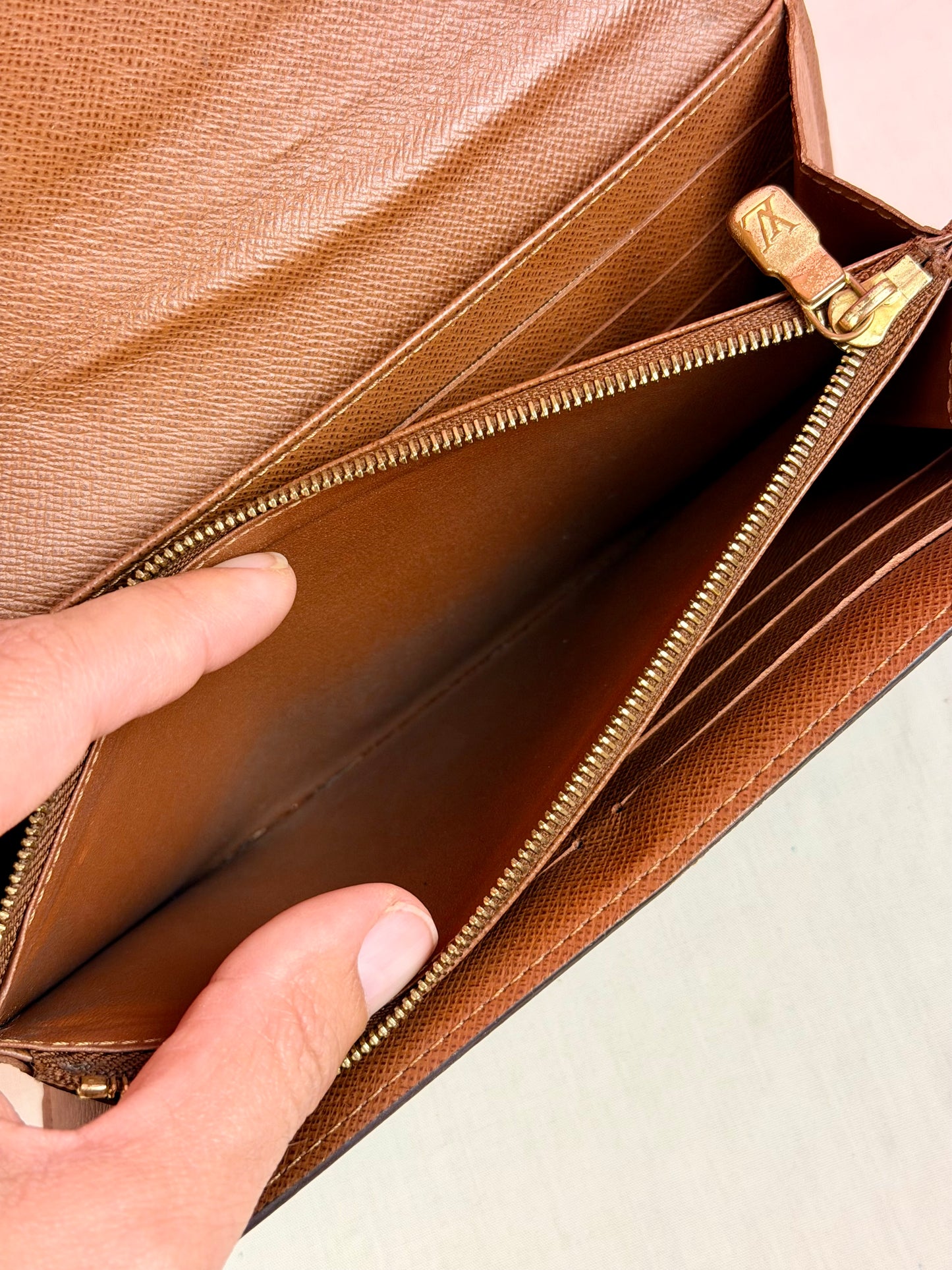 Sarah Wallet NM in Monogram/Brown