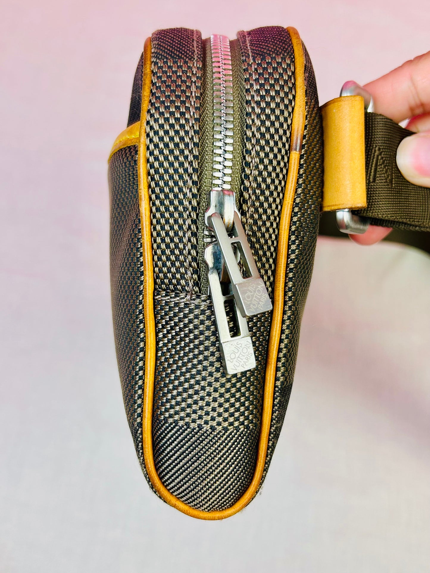 Louis Vuitton Damier Géant Bumbag