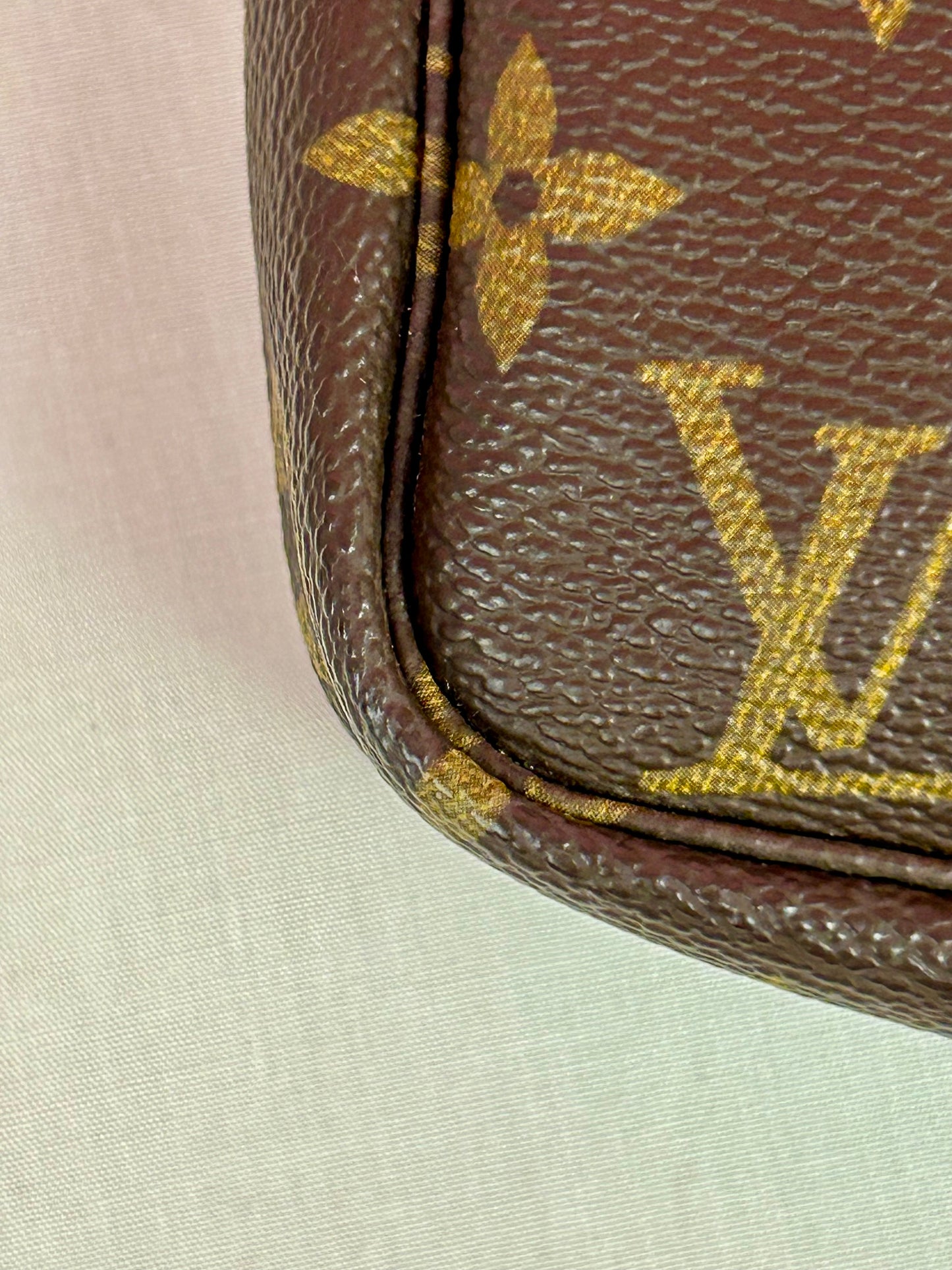 Pochette Accessories