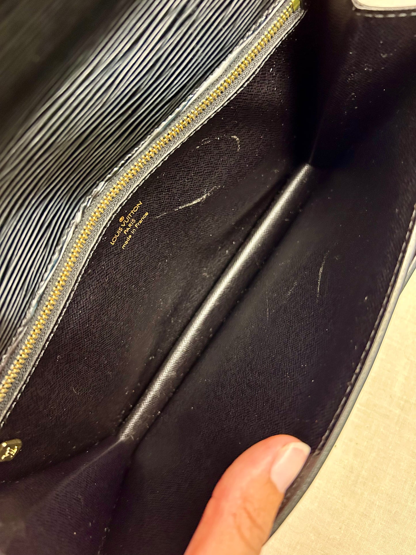 Dragonne Clutch in Black Epi