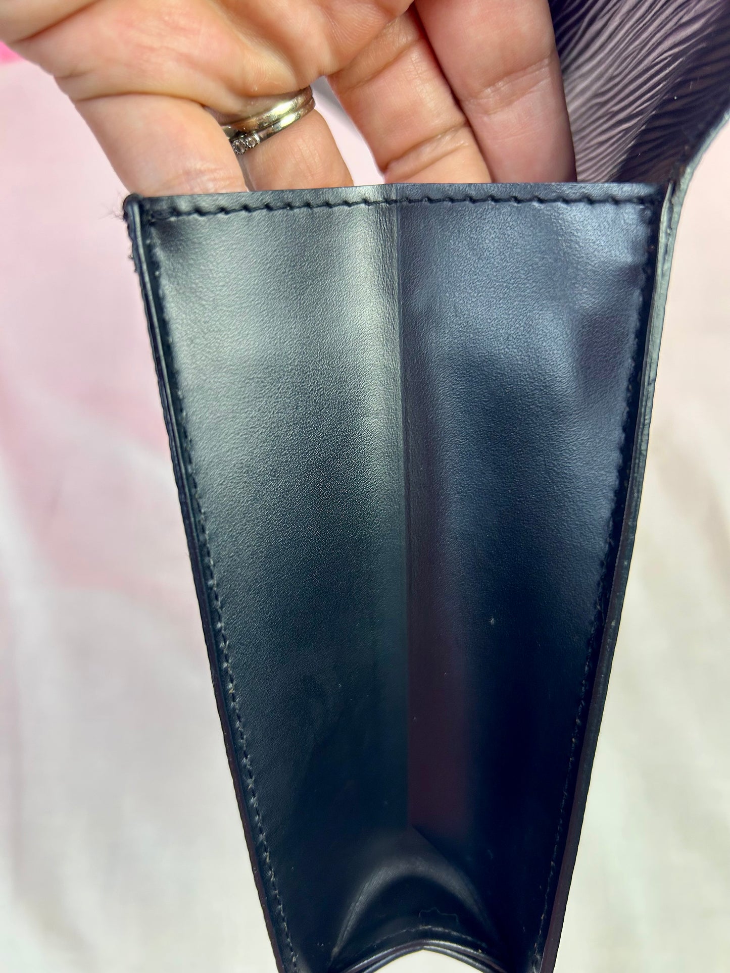 Louis Vuitton Dragonne Clutch – Black Epi Leather
