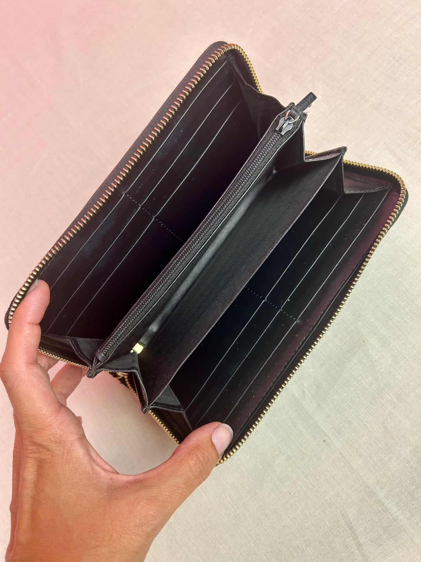 Black Gucci Zippy Wallet