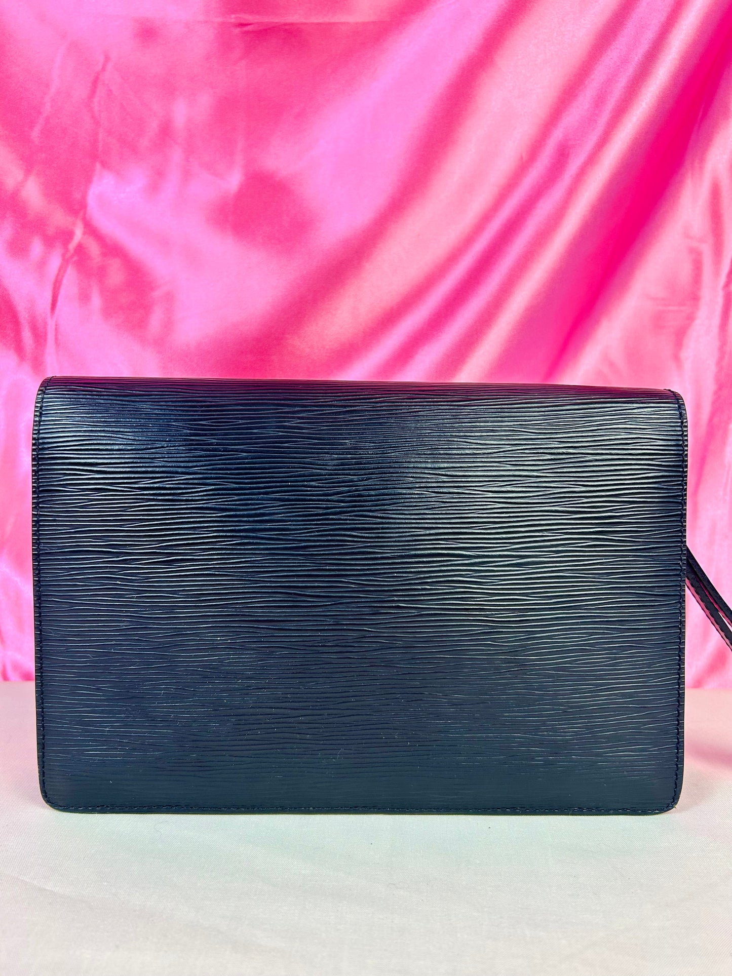 Louis Vuitton Dragonne Clutch – Black Epi Leather