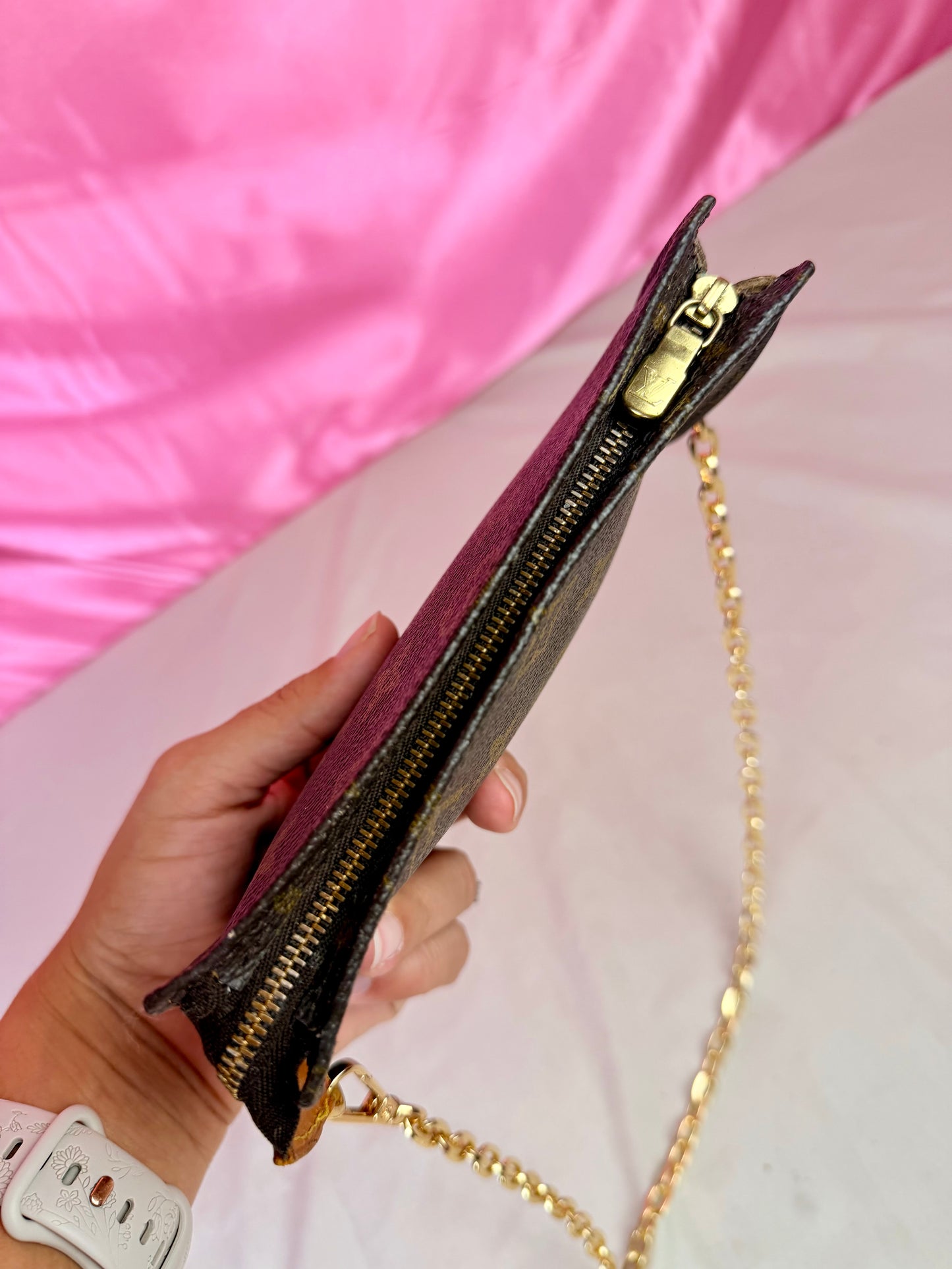 Bucket Pouch PM on Chain