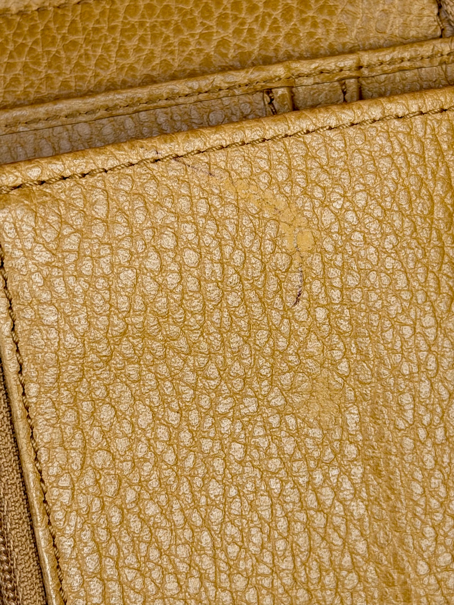 Gucci Beige Compact Zippy