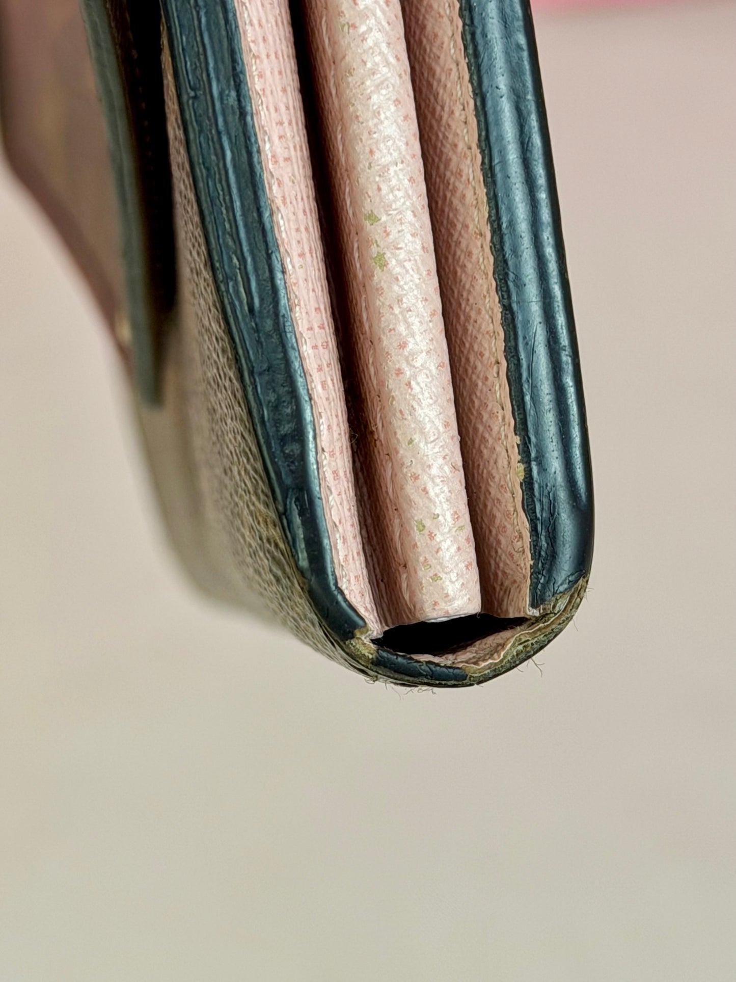 Louis Vuitton Sarah Wallet in Mono/Rose