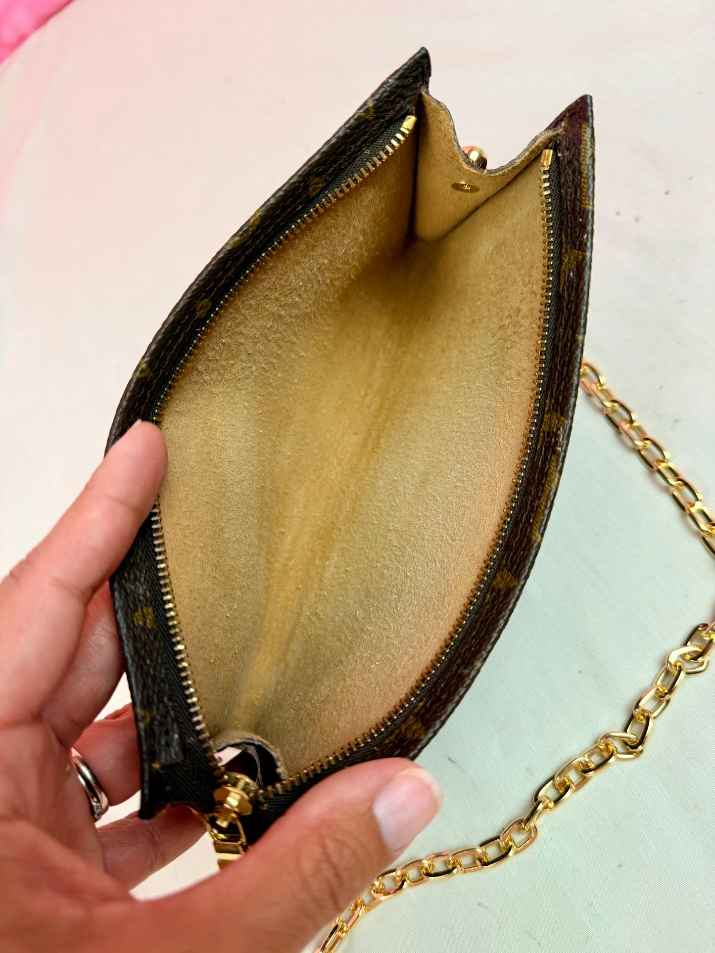 Bucket Pouch GM on Chain