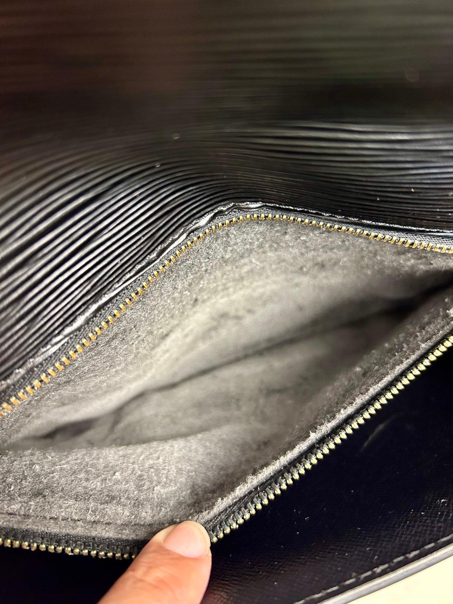 Dragonne Clutch in Black Epi