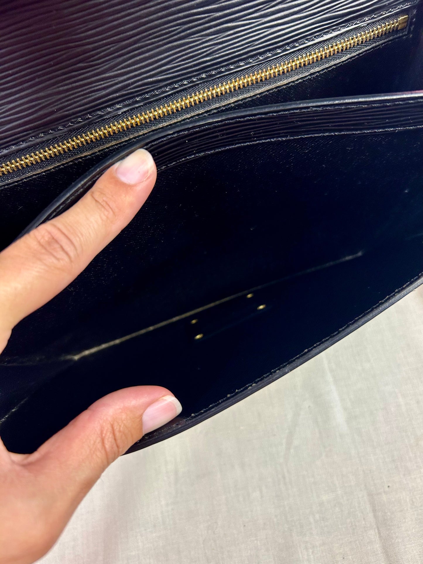 Louis Vuitton Dragonne Clutch – Black Epi Leather