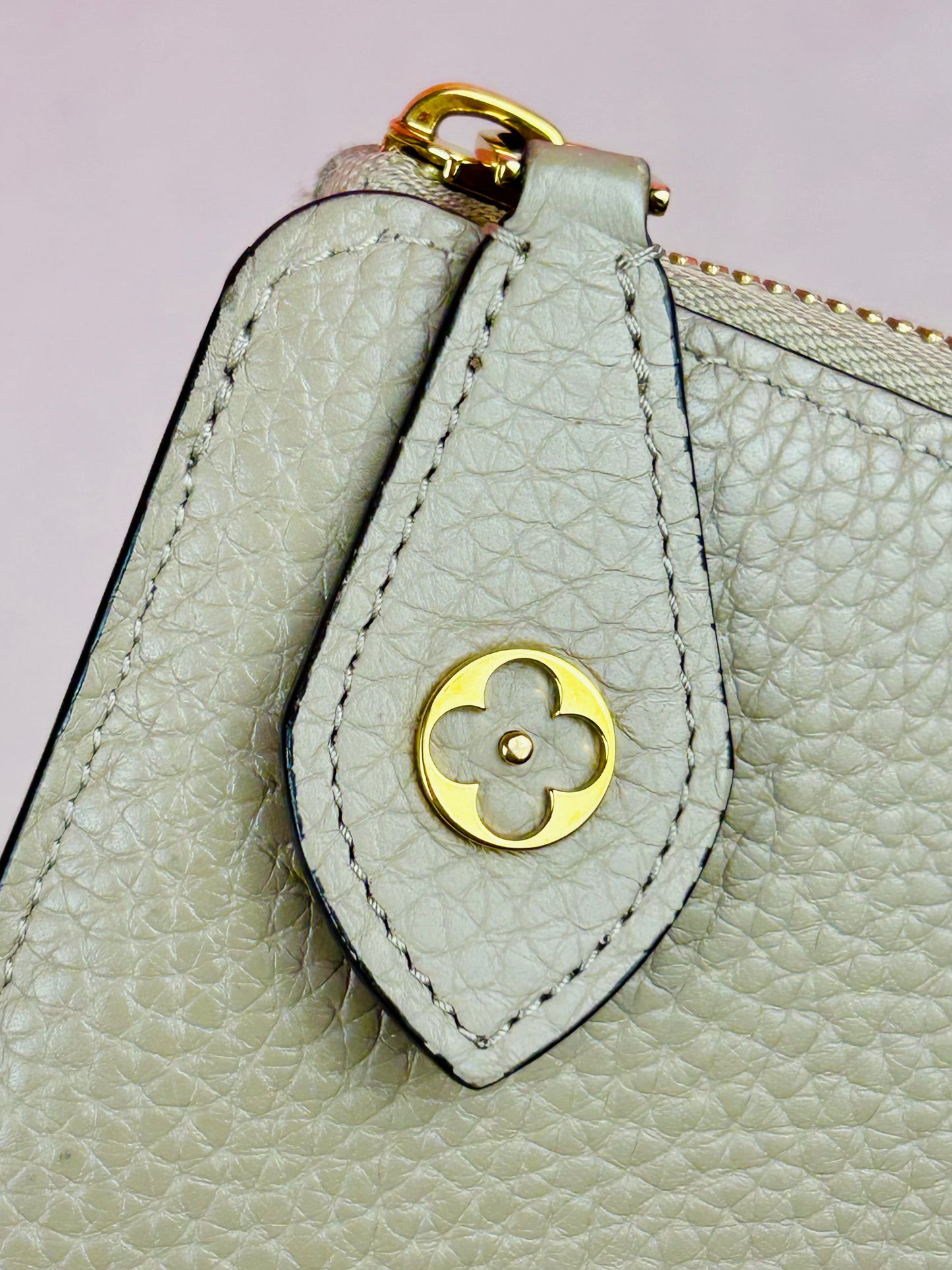 Taurillon Comet Taupe Zippy Wallet