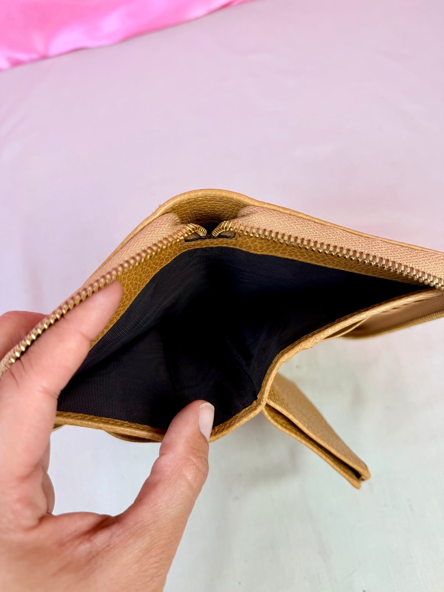 Gucci Beige Compact Zippy