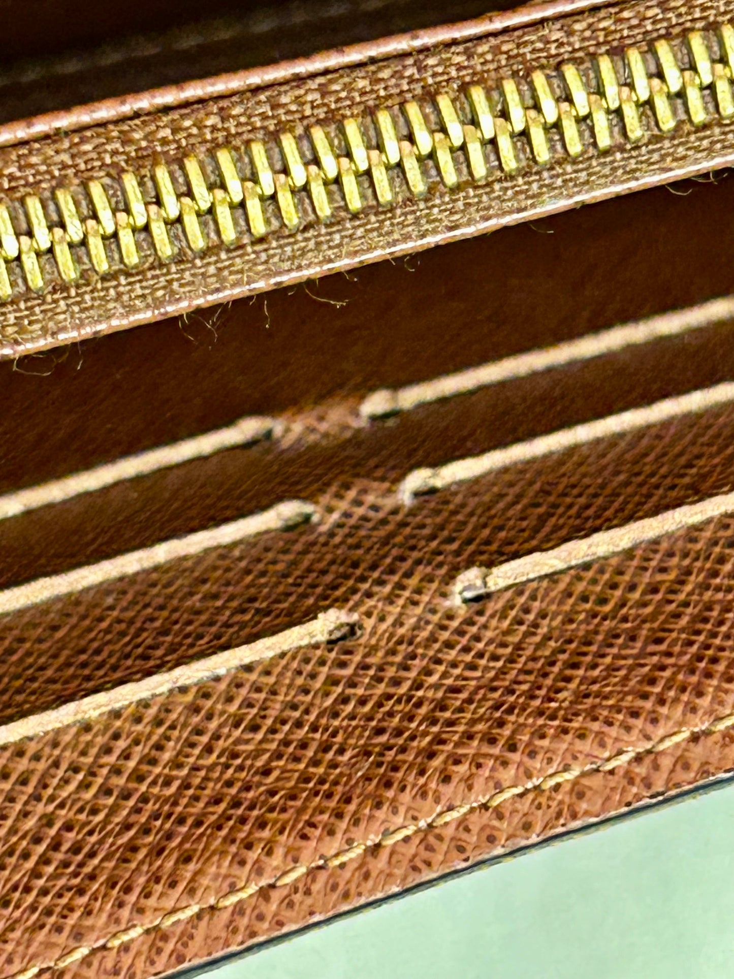 Sarah Wallet NM in Monogram/Brown