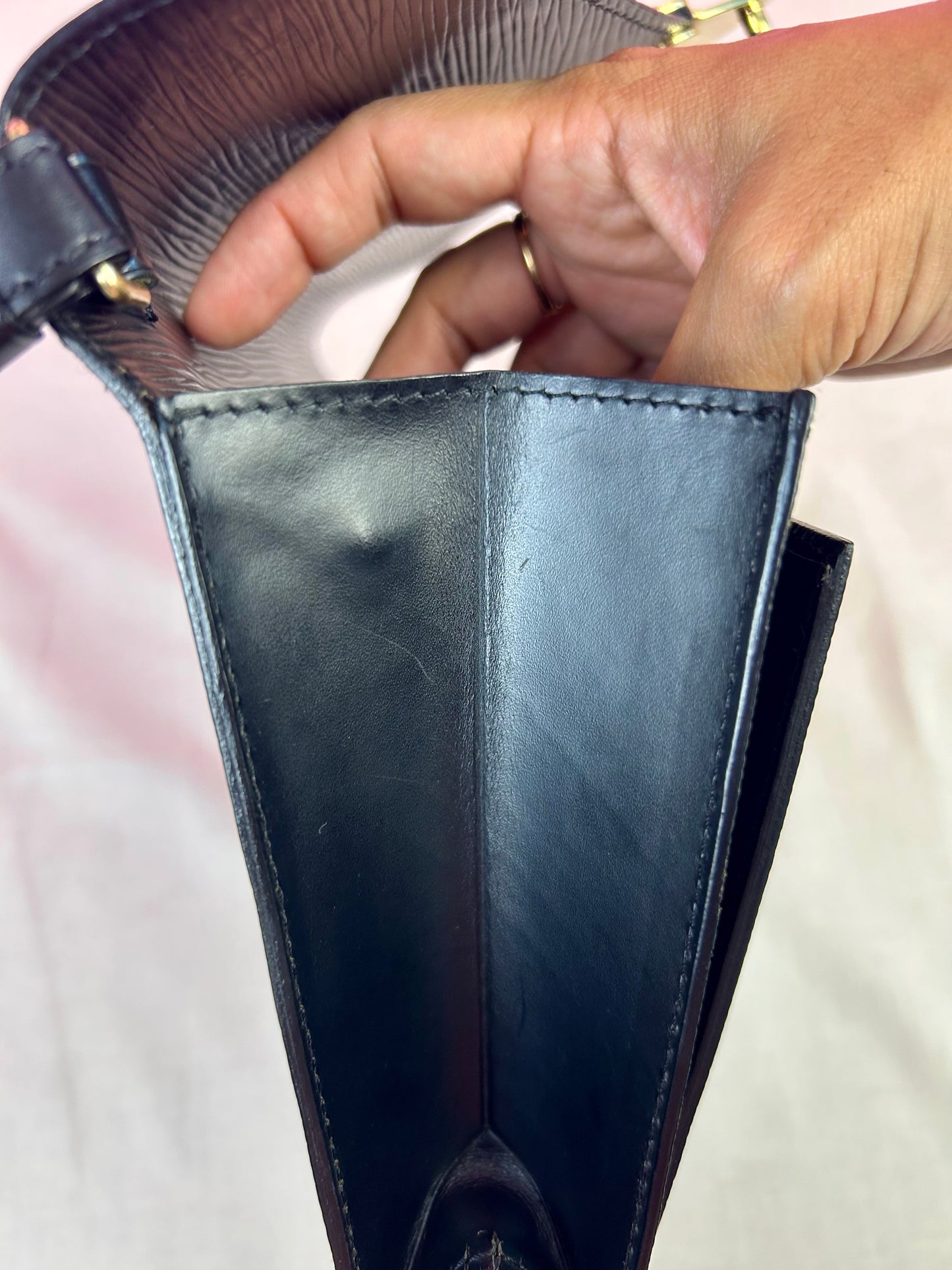 Louis Vuitton Dragonne Clutch – Black Epi Leather
