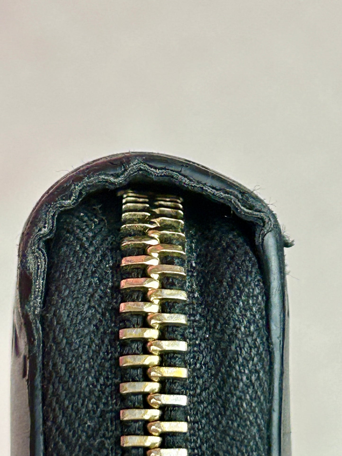 Black Gucci Zippy Wallet