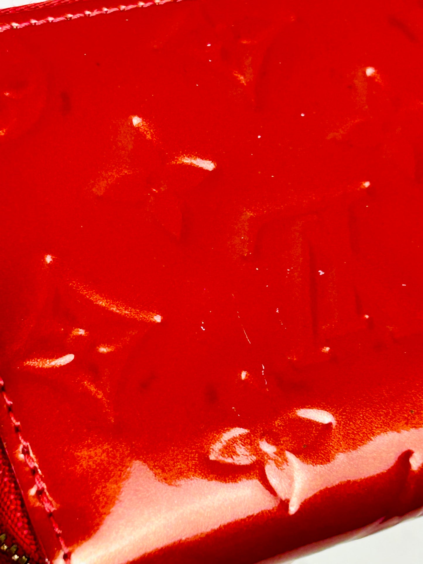 Red Vernis Zippy Card Case