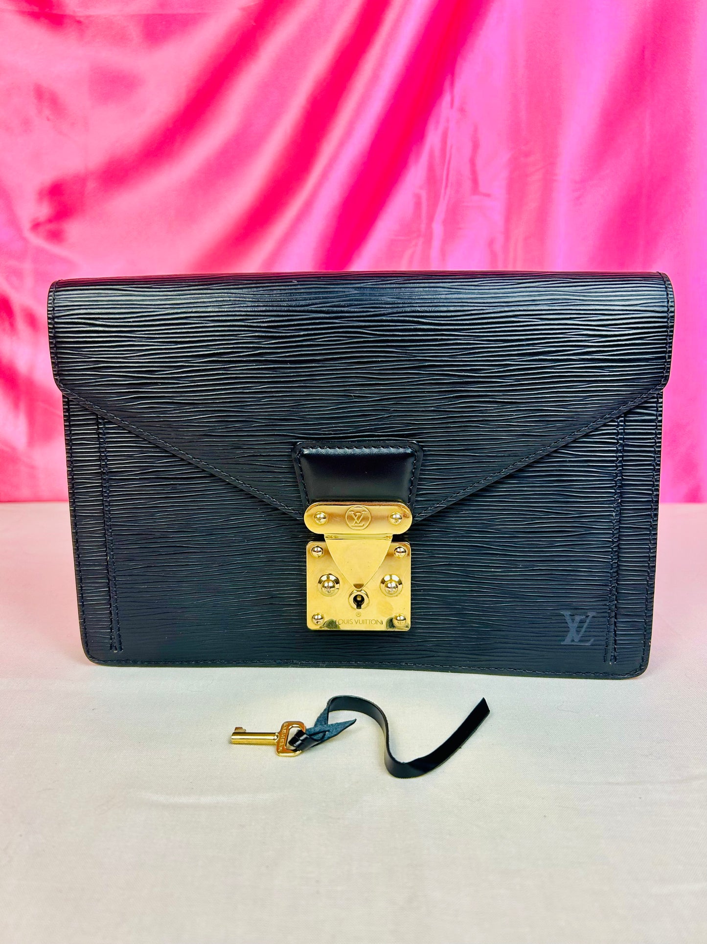 Louis Vuitton Dragonne Clutch – Black Epi Leather